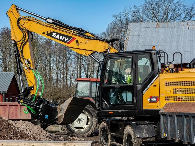 Predám Kolesový bager / rypadlo SANY SY155W - 4