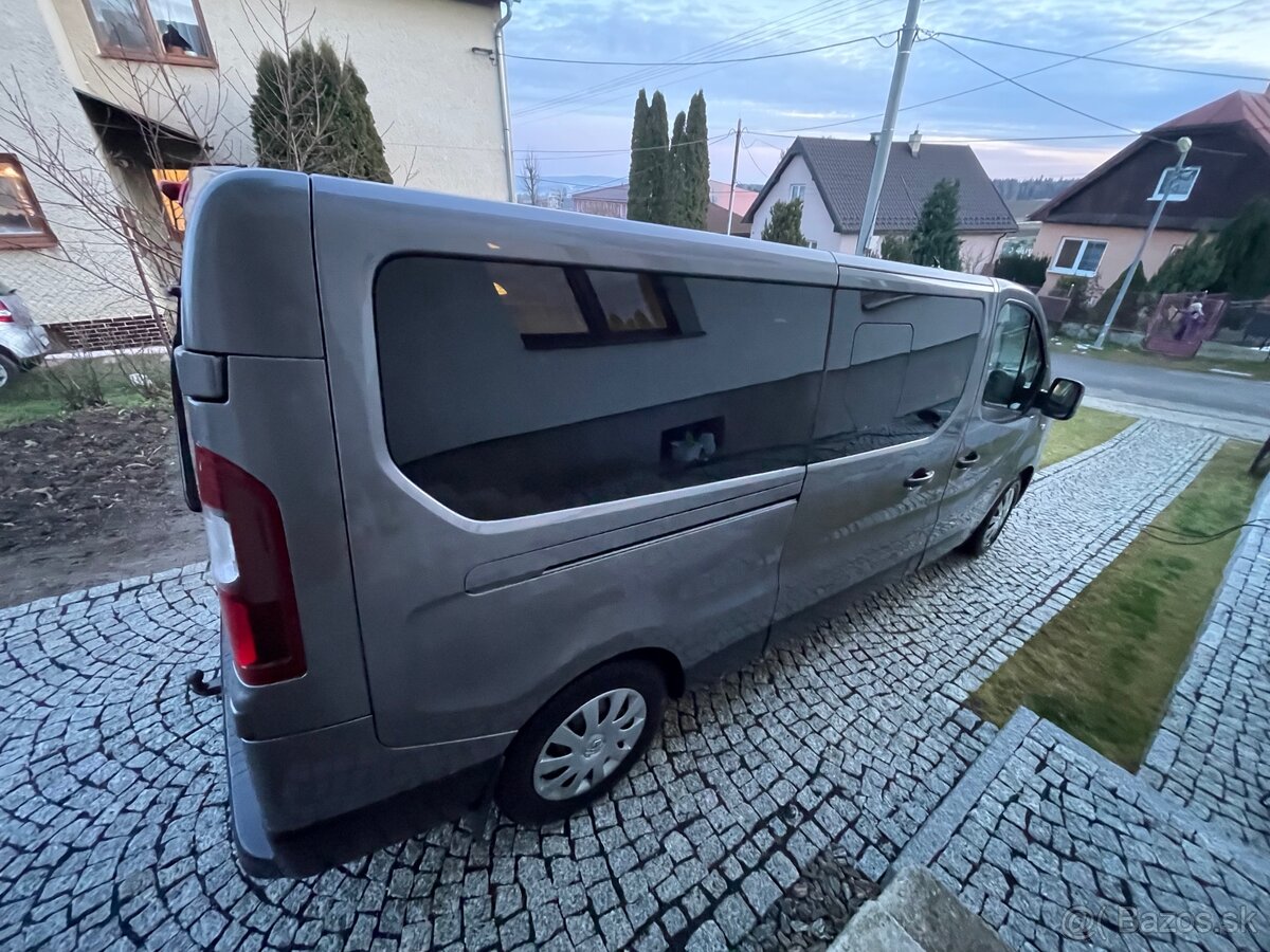 Renault Trafic Passenger - 4