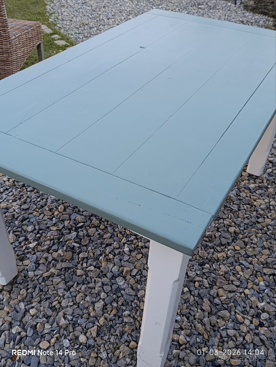 Masívny jedálenský stôl - 4