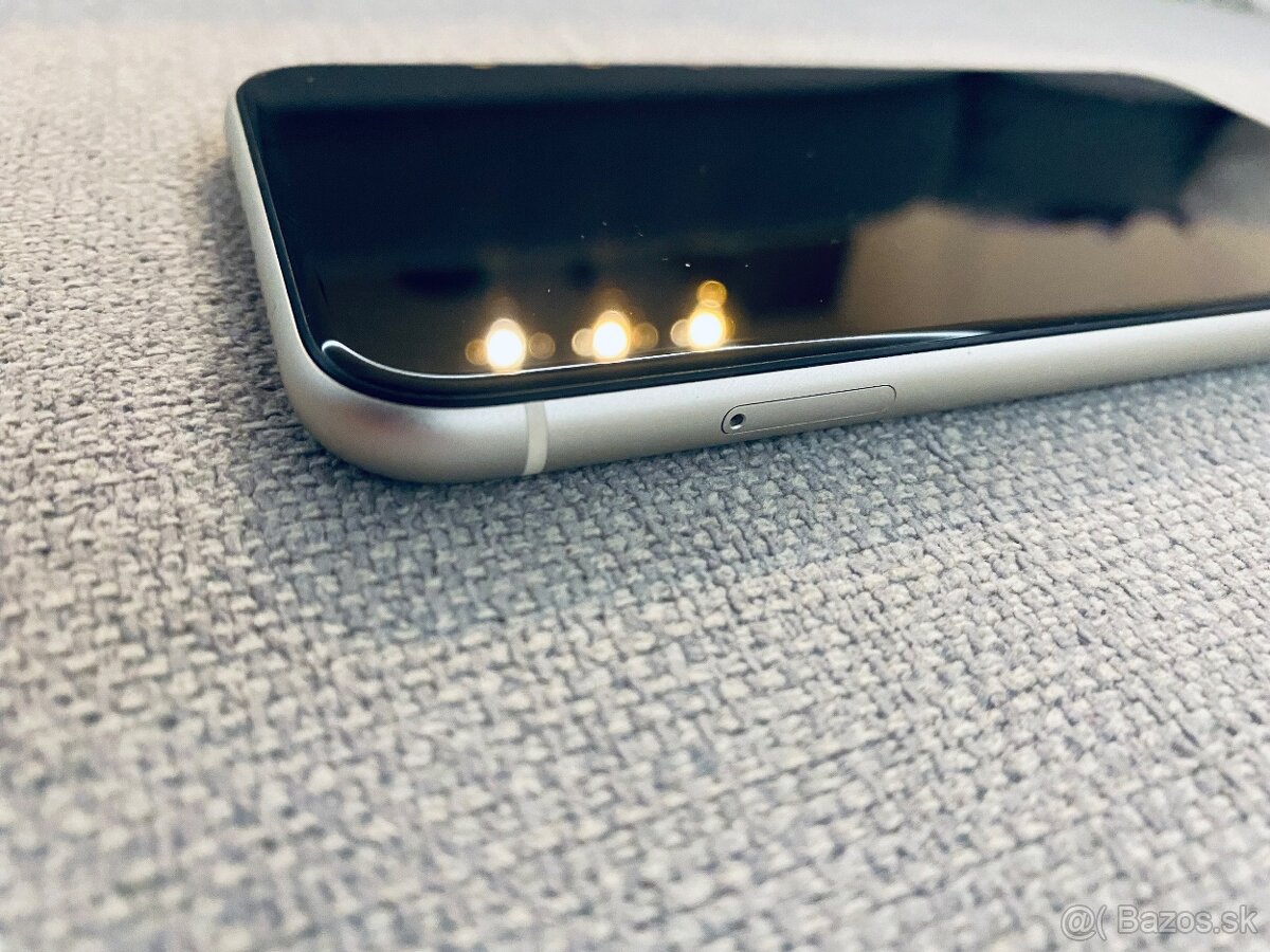 iPhone 11 64 GB White - 4