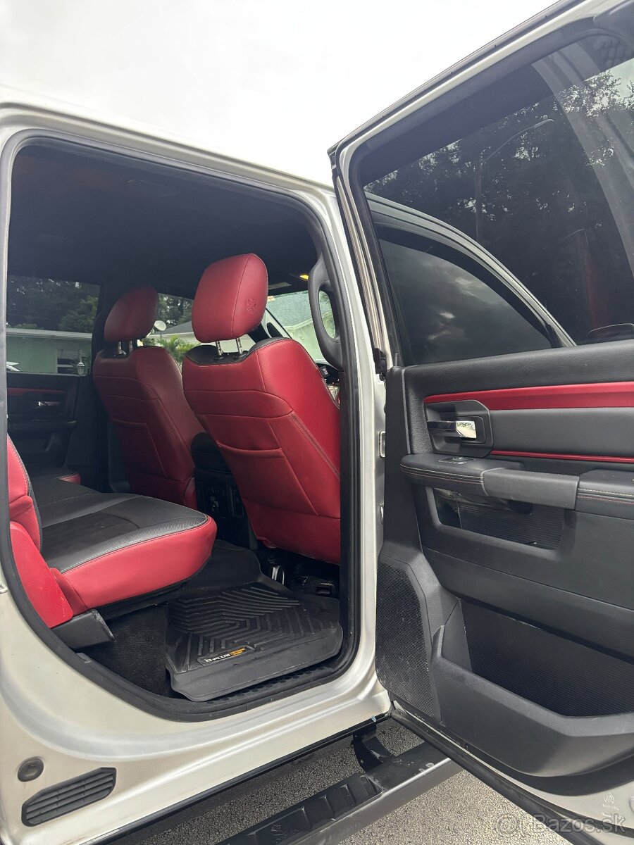 DODGE RAM REBEL 5,7L V8 4X4 - 4