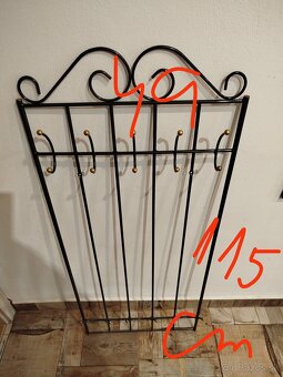 Vešiak s kovovým rámom - 4