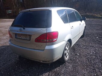 Toyota Avensis Verso - 4