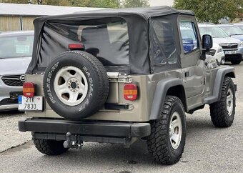 Jeep Wrangler 2.4i Sport 4x4 NAVIJÁK TAŽNÉ benzín manuál - 4