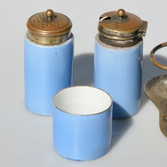 Starožitná porcelánová soľnička a korenička - 4