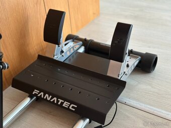 Fanatec Volant, Pedale, Zakladna a Stojan - 4