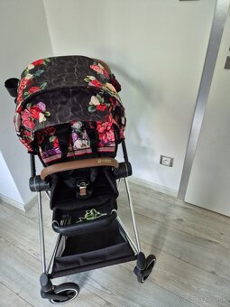 Predám kočík Cybex Priam Mios Spring Blossom Dark - 4