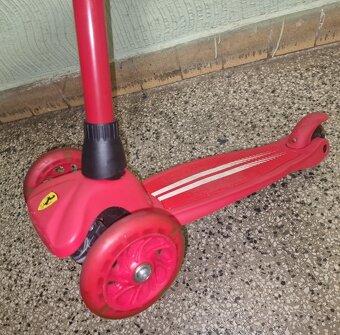 Kolobežka Ferrari - 4