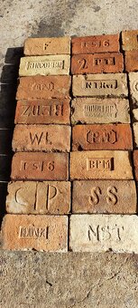 Predam stare tehly s monogramom - 4