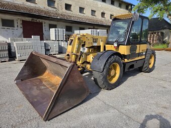 Teleskopický manipulátor CATERPILLAR TH62 - 4