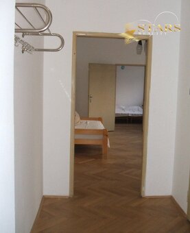 Ponúkame na predaj 2 izbový byt v priamom centre mesta Brati - 4