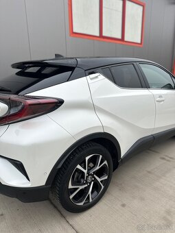 Toyota C-HR 1.8 Hybrid Dynamic E-CVT FWD - 4