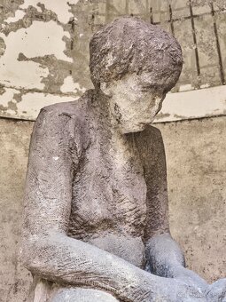 Obrie pieskovcové súsošie „Matka s dieťaťom” z obdobia prvej - 4