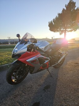 Suzuki gsxr 1000 k7 - 4