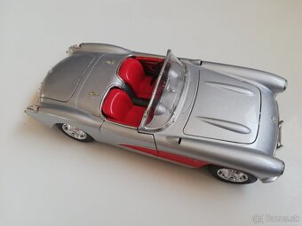 1:18 CHEVROLET Corvette , Bburago - 4