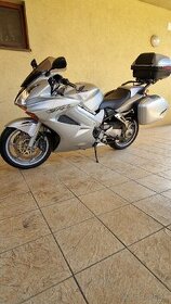 Predám Honda Vfr800 - 4