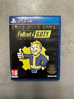 Playstation 4 slim 500GB + Fallout 4 G.O.T.Y. - 4