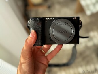 Sony Alpha A6400 + E 18–135 mm f/3.5–5.6 OSS - 4