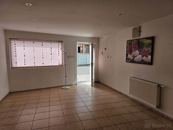 SENEC – NA PRENÁJOM Obchodný priestor - kancelária- salón, n - 4