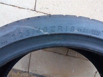 Dunlop 225/40ZR18 - 4