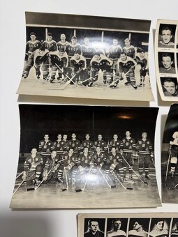 Predam velke formaty pohladnic  hokejistami 1952 a 1959 - 4