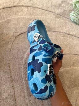 BAPE Crocs modré velkosť 45 - 4