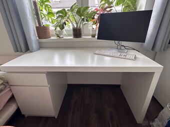 MALM stôl - IKEA - 4