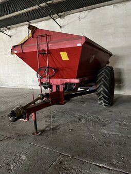 Rozmetadlo priemyselných hnojív Bredal B6 - 4