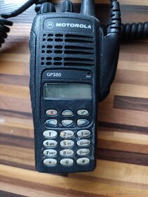 Motorola GP 380 a GP 240 - 4