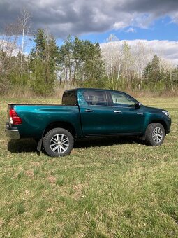 Toyota Hilux 2,4 D - 4