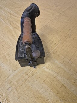 STAROŽITNÁ ŽEHLIČKA - 4