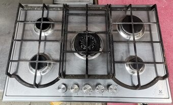 Predám plynový varný panel ELECTROLUX    EHG 7353 BOX - 4