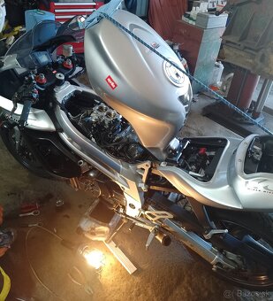 Aprília SL 1000 Falco - 4