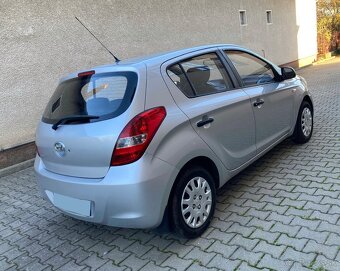Hyundai i20 1.2i 16V 2010 TOP STAV - 4