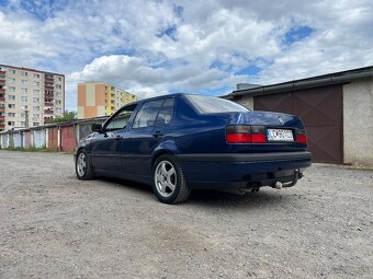 Volkswagen Vento - 4