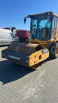 Válec VOLVO SD75B, r.v. 2019, 332 motohodin, zánovní stav - 4