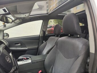 Predám Toyota Prius plus LED svetlá - 4