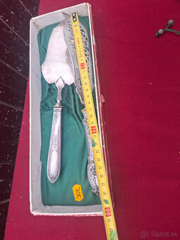 Predám starožitný servírovací príbor 30 € - 4