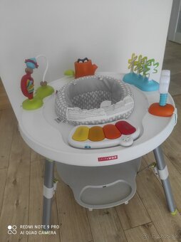 Skip hop activity table 4v1 - 4