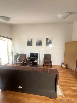 Priestranný 2-izbový apartmán v obci Makov - 4