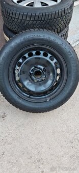 Plechpové disky 5x112 a zimné Dunlop 215/60 R16 - 4