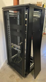 RACK Eurocase - 27U na kolieskach - 4