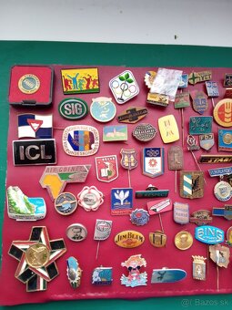 Rôzne odznaky v celku. - 4