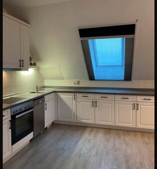 Moderní venkovská bílá kuchyně se spotřebiči,5738 - 4