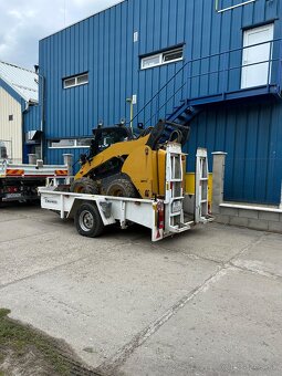 Šmykom riadený nakladač Caterpillar 262C - 4