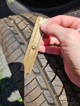 195/70R15C - 4