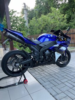 Yamaha YZF R1 - 4