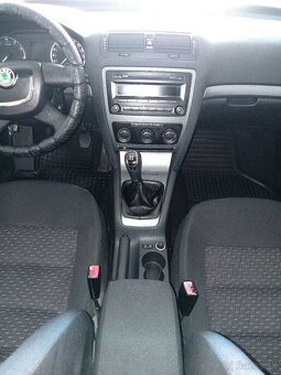 PREDÁM ŠKODA OCTAVIA COMBI1,6 BENZIN r11/2011 KÚP. NA SLOV . - 4