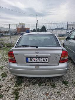 Opel Astra 1.2 - 4
