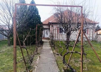 Na predaj 4izbový zachovalý RD- Hrušovany - 4